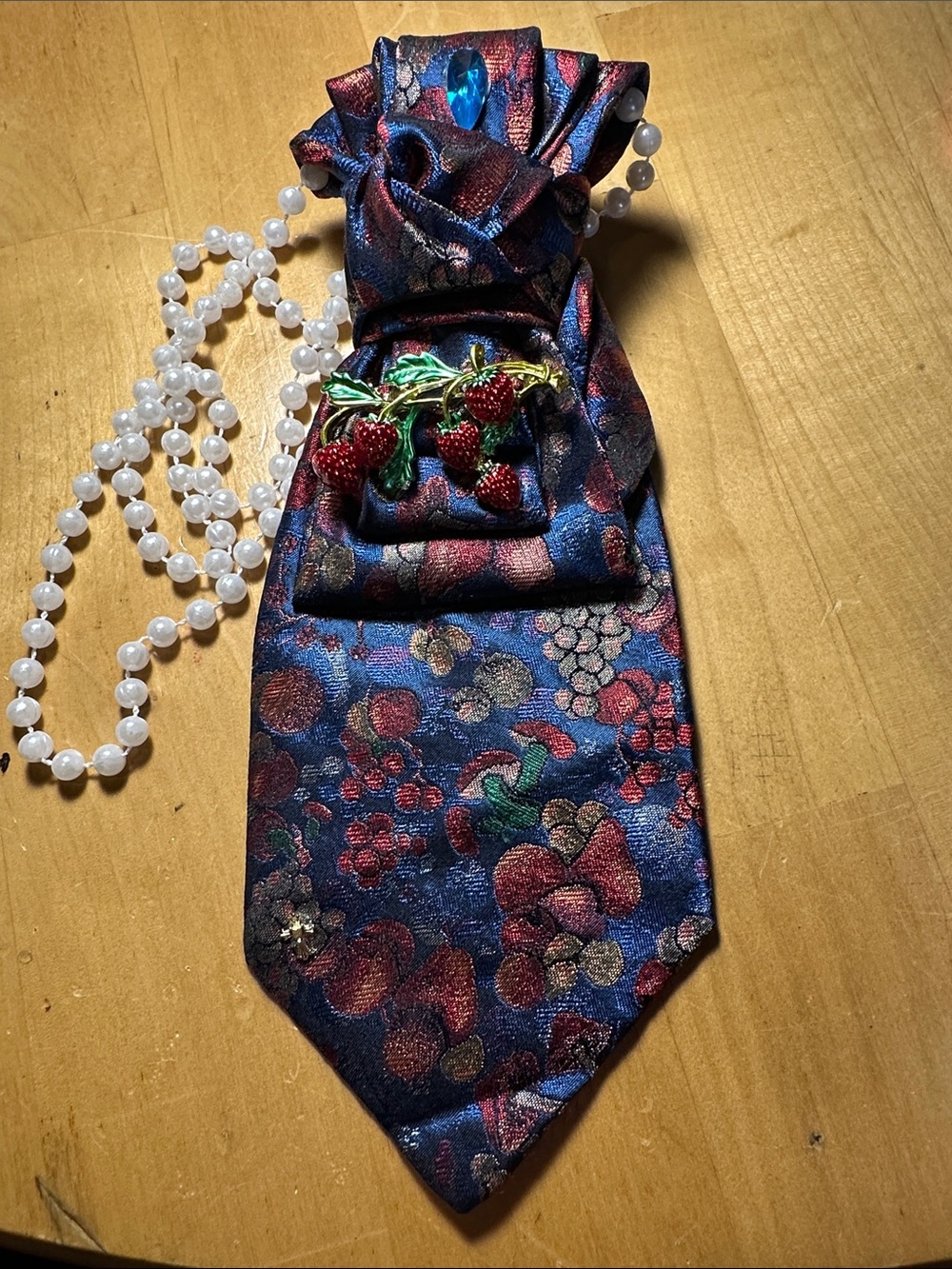 100% Silk Necklace Tie Very Rare Fruit Design.